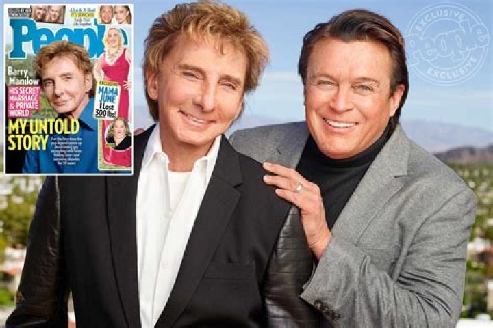 Barry Manilow shows off wedding ring at the MGM Grand Hotel in Las