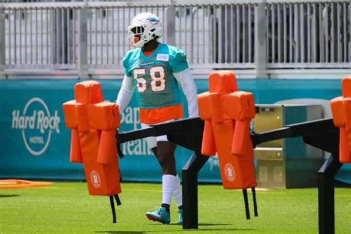 Does Shaq Barrett have a brother?