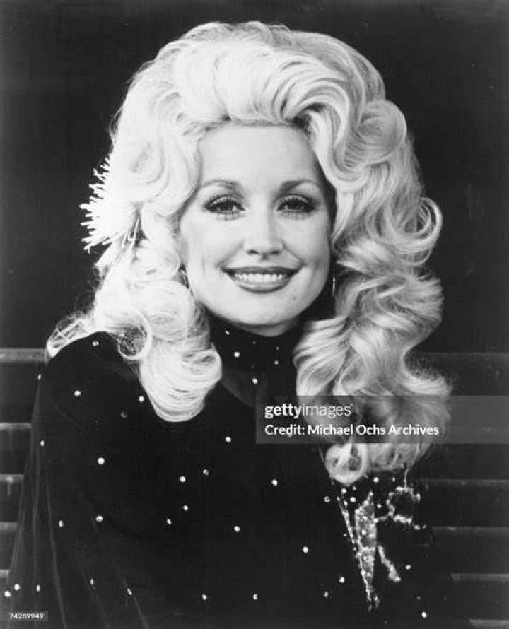 Dolly Parton's siblings How many does the famous singer have?