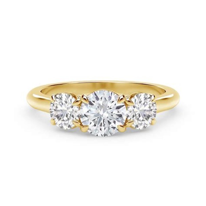Forevermark Setting&reg; Three Diamonds Plain Ring Forevermark