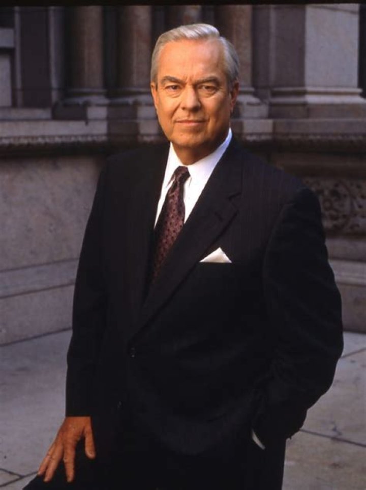 Hire Acclaimed Documentary Host Bill Kurtis PDA Speakers