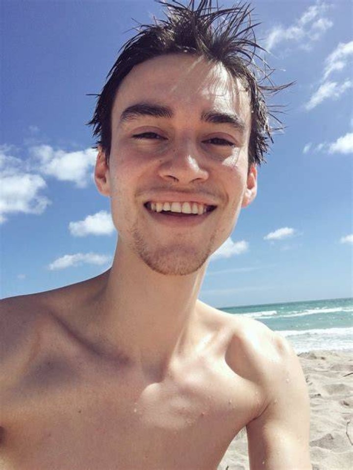 Jacob Collier Shirtless Barefoo vrogue.co