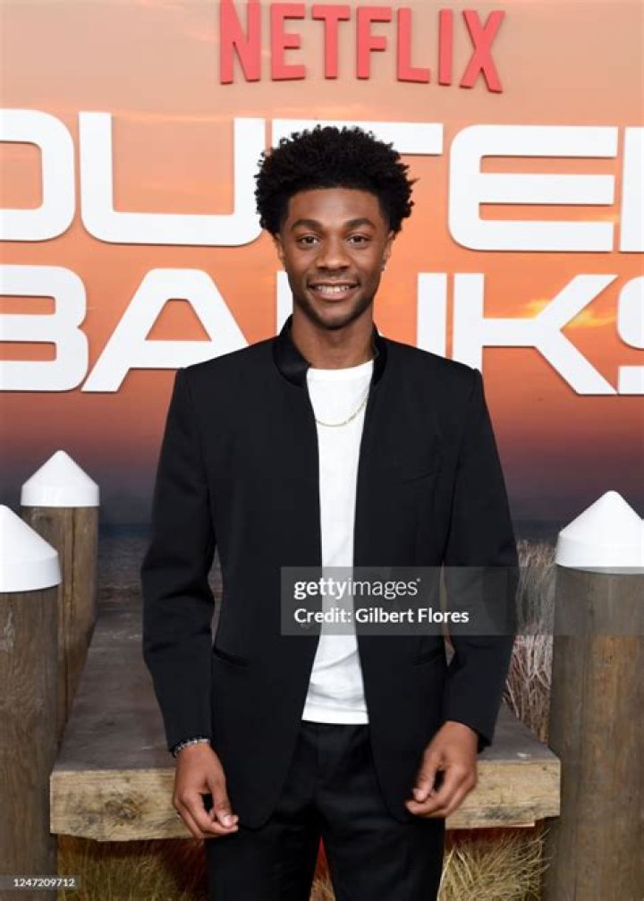 Jonathan Daviss, Actor Outer Banks. Jonathan Daviss is an actor, known