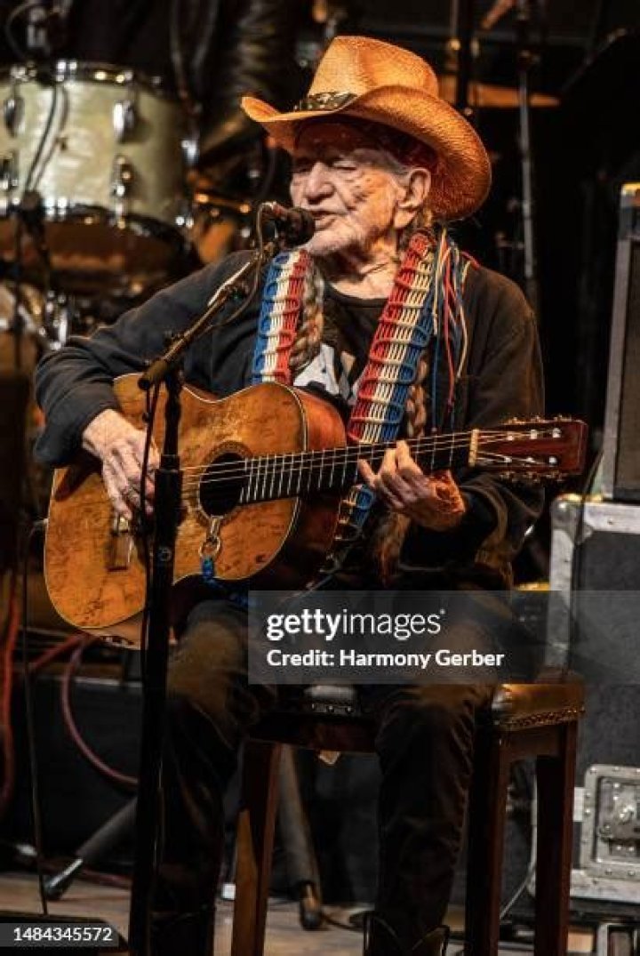 Light Up Willie Nelson To Receive 2021 Clio Cannabis Lifetime