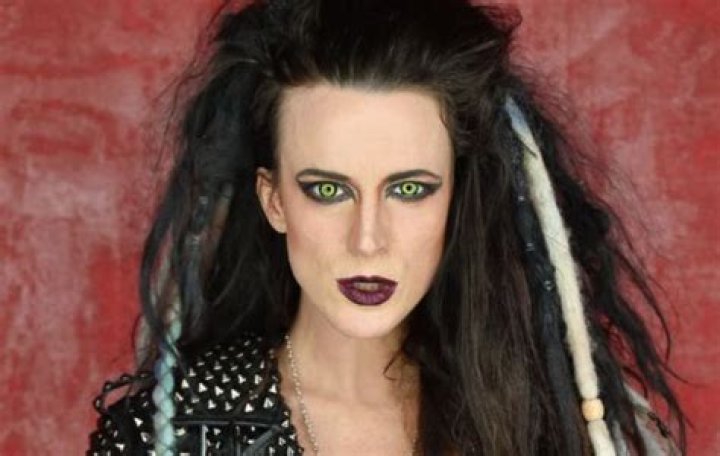 Sonora Cooper Is a Makeup Artist Meet Alice Cooper’s Daughter