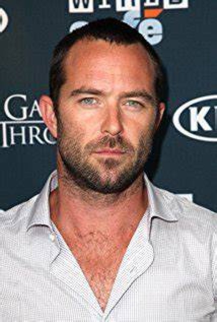 Sullivan Stapleton Bio & Wiki Net Worth, Age, Height & Weight