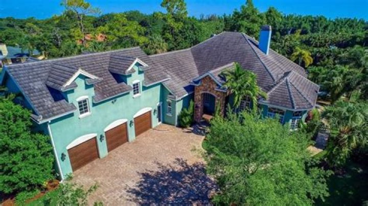 Where does Justin Thomas live? All houses owned by the Fedx Cup